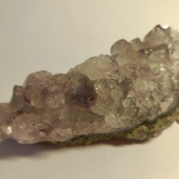 Naturalny kamień Ametyst w formie krystalicznej bryły skałki nr Ł
