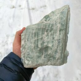Naturalny kamień Akwamaryn w formie kryształu Duży okaz