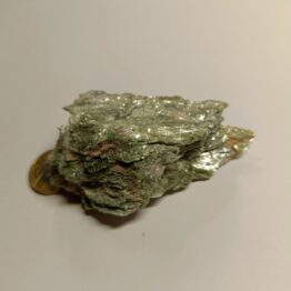 Naturalny kamień Fuchsyt z Rubinem w formie skałki nr 2