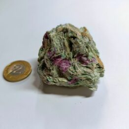 Naturalny kamień Fuchsyt z Rubinem w formie skałki nr 5